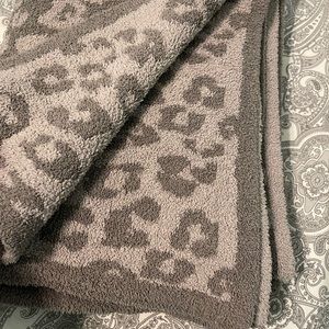 Barefoot dreams in the wild throw